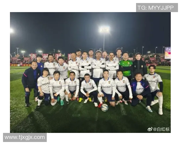 如何与足球明星亲密合影并留下美好回忆的实用技巧分享